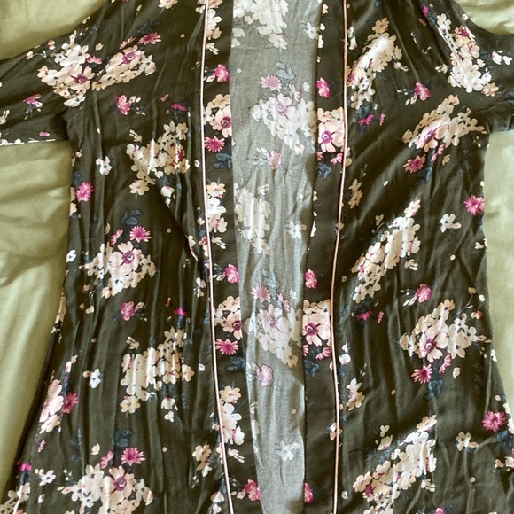 Spring/Summer cover-up - Picture 4 of 13